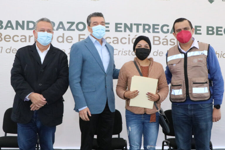 En SCLC, Rutilio Escandón arranca entrega de “Becas de Educación Básica para el Bienestar Benito Juárez”