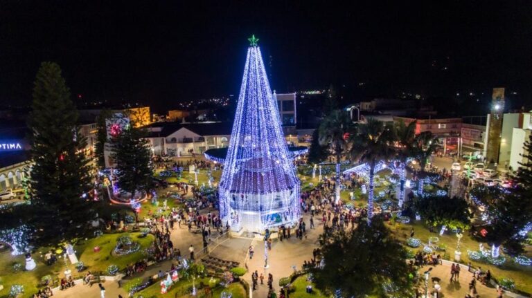 Espectacular encendido del Árbol Navideño en Villaflores