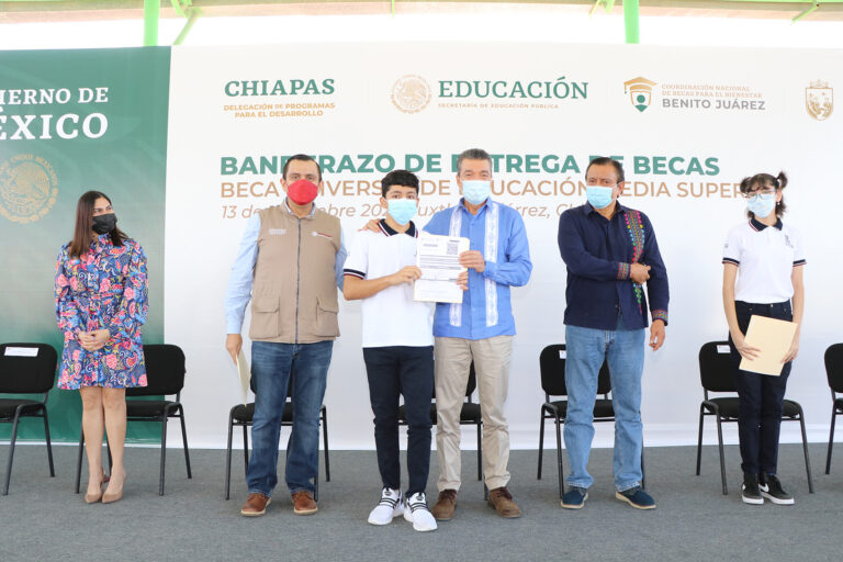 Encabeza Rutilio Escandón arranque de entrega de becas a estudiantes de Educación Media Superior