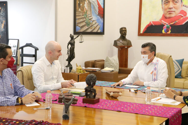 Rutilio Escandón se reúne con el secretario técnico del Gabinete de Presidencia de la República, Carlos Torres￼