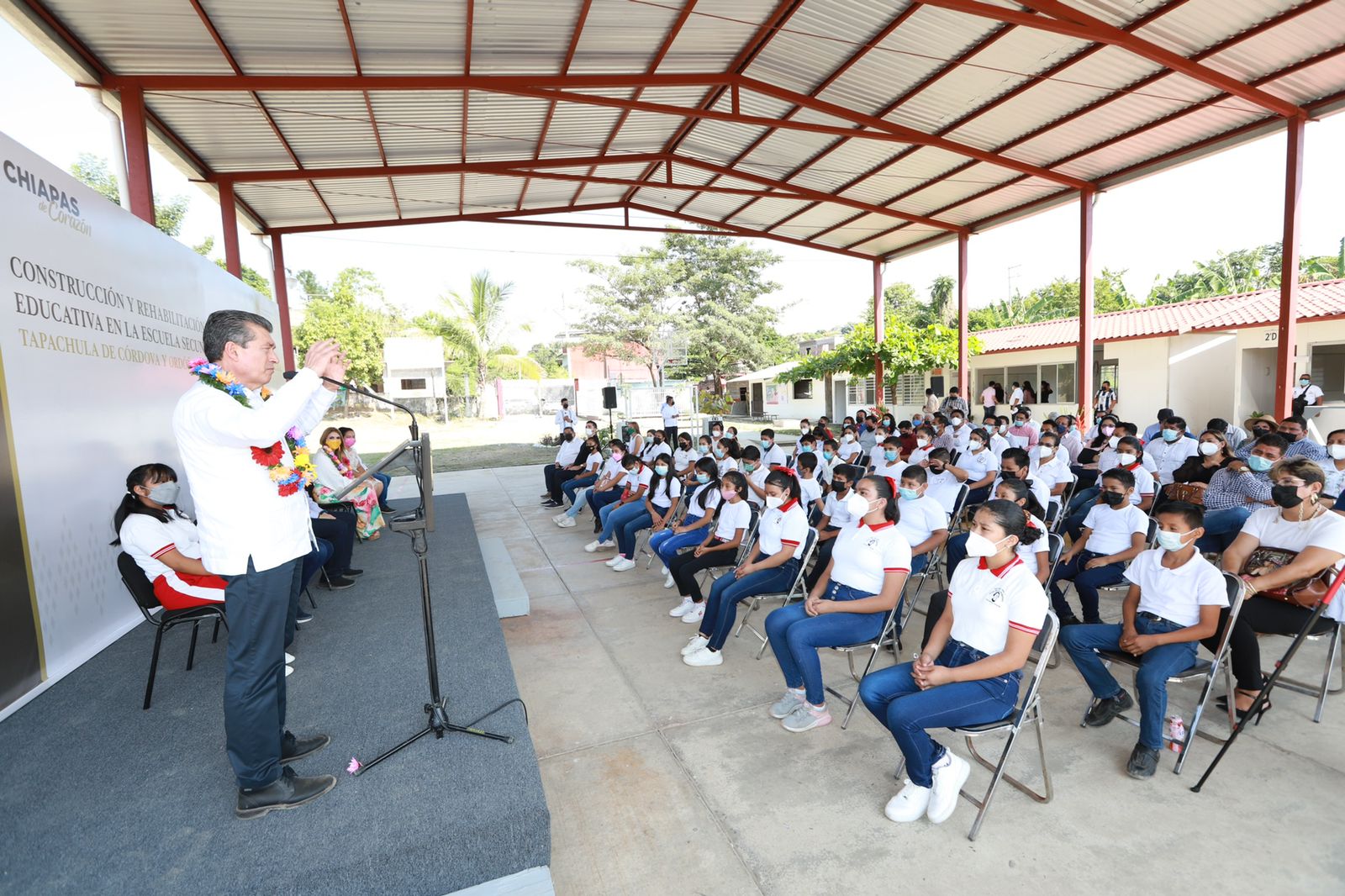 En Tapachula, Rutilio Escandón inaugura espacios educativos en la Secundaria “Juan de la Barrera”