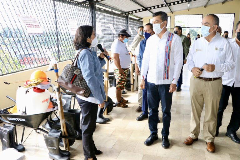 Entrega Rutilio Escandón cobertores y apoyos para proteger a habitantes de Juárez y Ostuacán￼