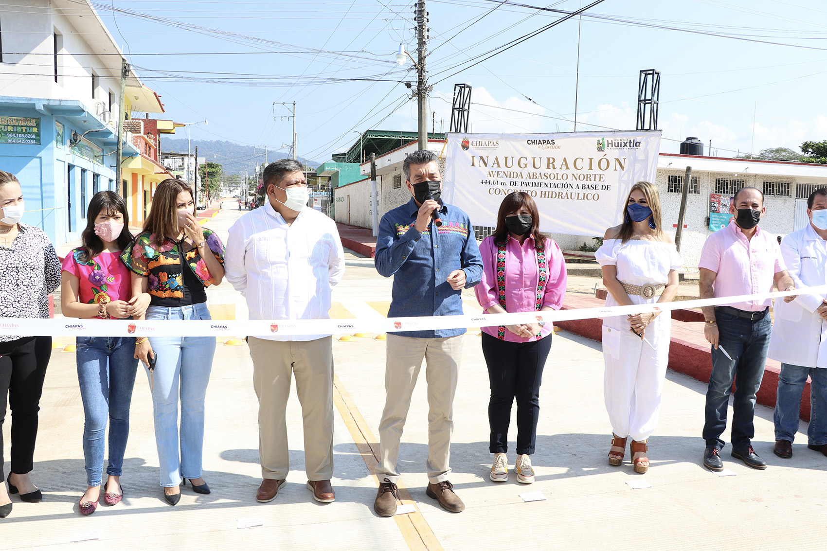 Inaugura Rutilio Escandón pavimentación de vialidad principal del Barrio Esquipulas, en Huixtla