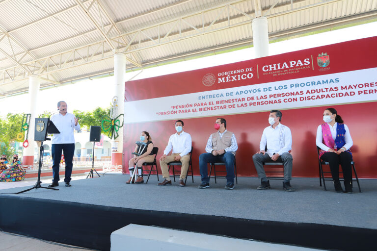 En Acala, Rutilio Escandón inicia entrega de apoyos a personas adultas mayores y con discapacidad￼