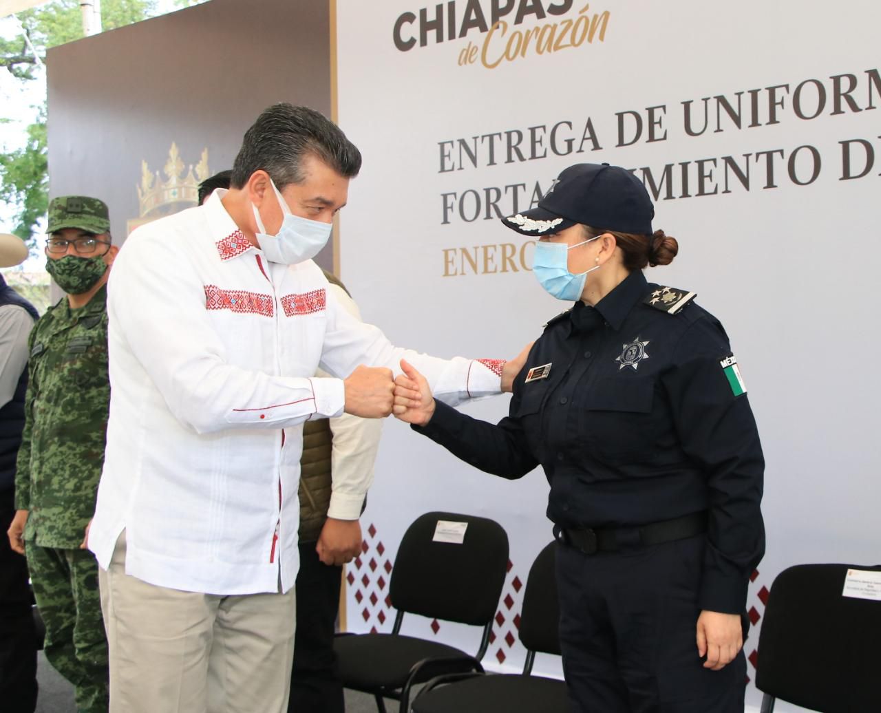 Acompaña Zepeda Soto al gobernador a entrega de equipamiento y certificación policial estatal en Palenque