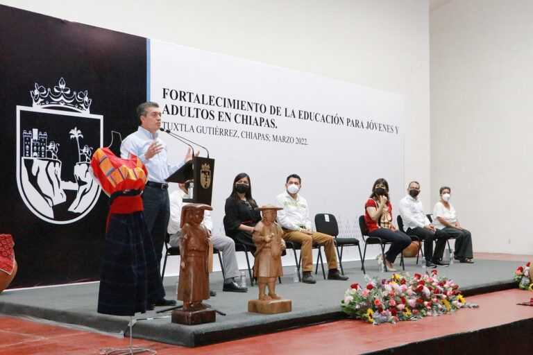 Fortalecen educación para personas jóvenes y adultas de Chiapas￼