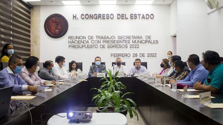 Poder Ejecutivo y Legislativo impulsan acciones para el desarrollo de los municipios: Granda Pastrana