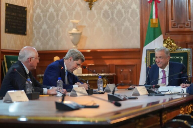 Presidente dialoga con enviado presidencial especial de Estados Unidos para el Clima, John Kerry