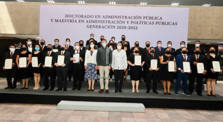 Atestigua Gobernador Ceremonia de Graduación de Doctorado y Maestría en Administración Pública del IAP Chiapas￼