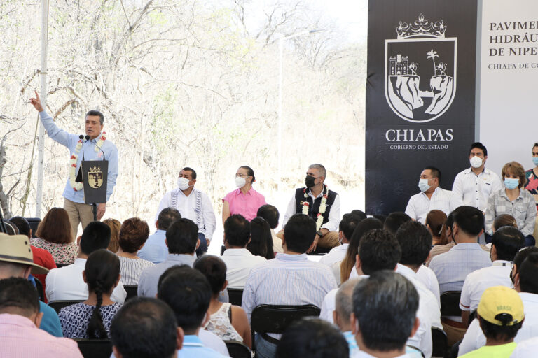 En Chiapa de Corzo, constata Gobernador pavimentación que facilita acceso a centros hospitalarios y educativos￼