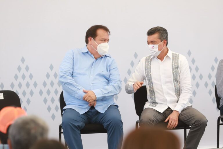 Mariano Rosales asiste a entrega de constancias a productores