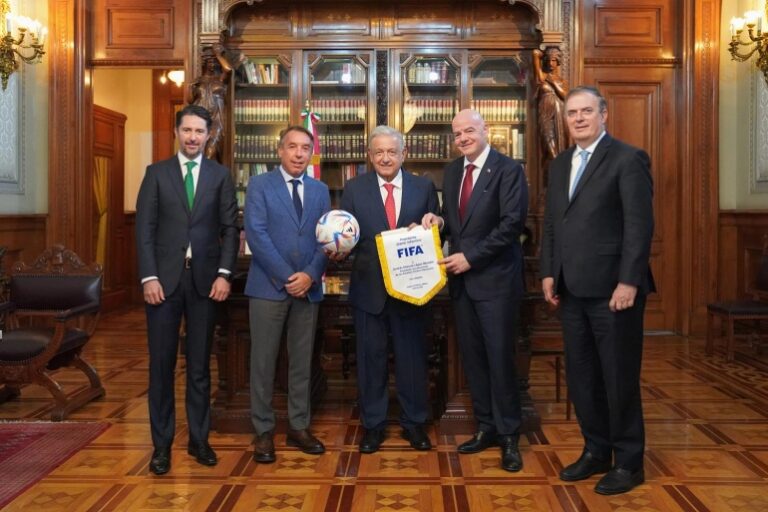 Inician preparativos rumbo al Mundial 2026 en México; jefe del Ejecutivo recibe a Gianni Infantino, presidente de la FIFA