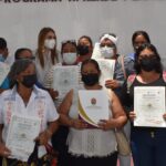 MUJERES RECIBEN CONSTANCIAS DE CAPACITACIÓN DEL ICATECH EN TAPACHULA