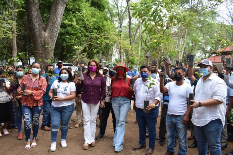 PRODUCTORES DE LA ZONA ALTA DE TAPACHULA RECIBEN PLANTAS DE CAFÉ