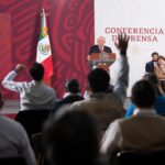 Gobierno de México dignifica labor de maestras y maestros con aumento salarial