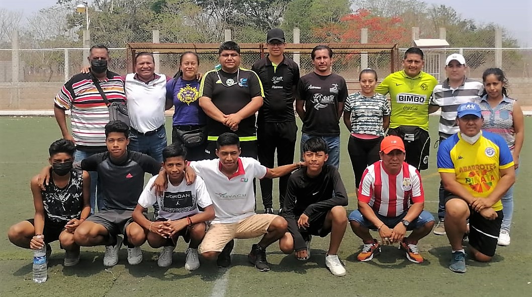 Indeporte y Delegación Chiapas de Fútbol Popular capacitan a árbitros, entrenadores y directores municipales del deporte en fútbol 6×6￼