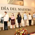 <strong>Entrega Rutilio Escandón medallas y reconocimientos a docentes con 30, 40 y 50 años de servicio</strong>