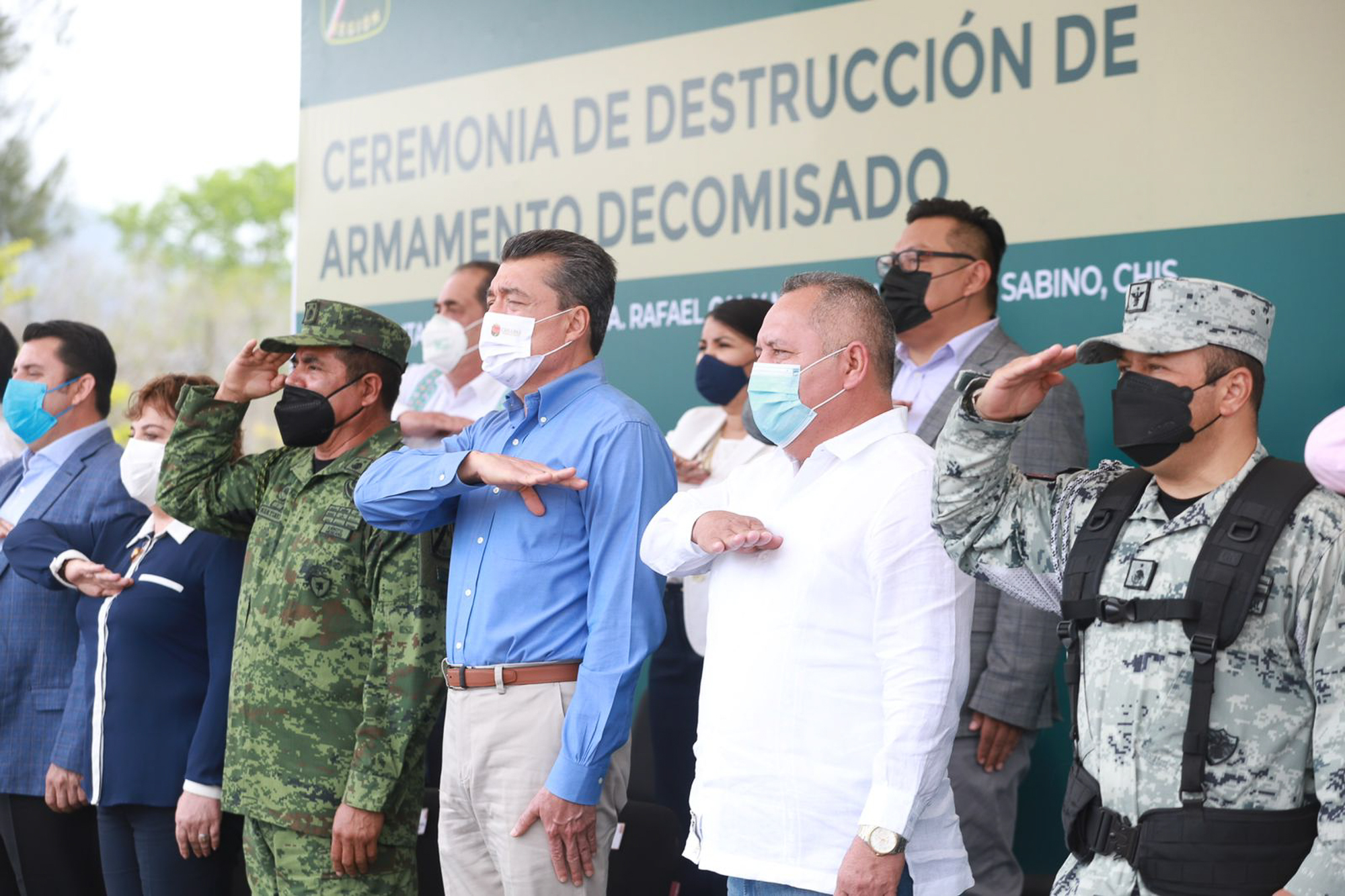 Rutilio Escandón y comandante Gilberto Martínez encabezan ceremonia de destrucción de armas de fuego￼