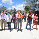 En Tzimol, Rutilio Escandón entrega pavimentación de calles, kits de costura y apoyos tecnológicos￼