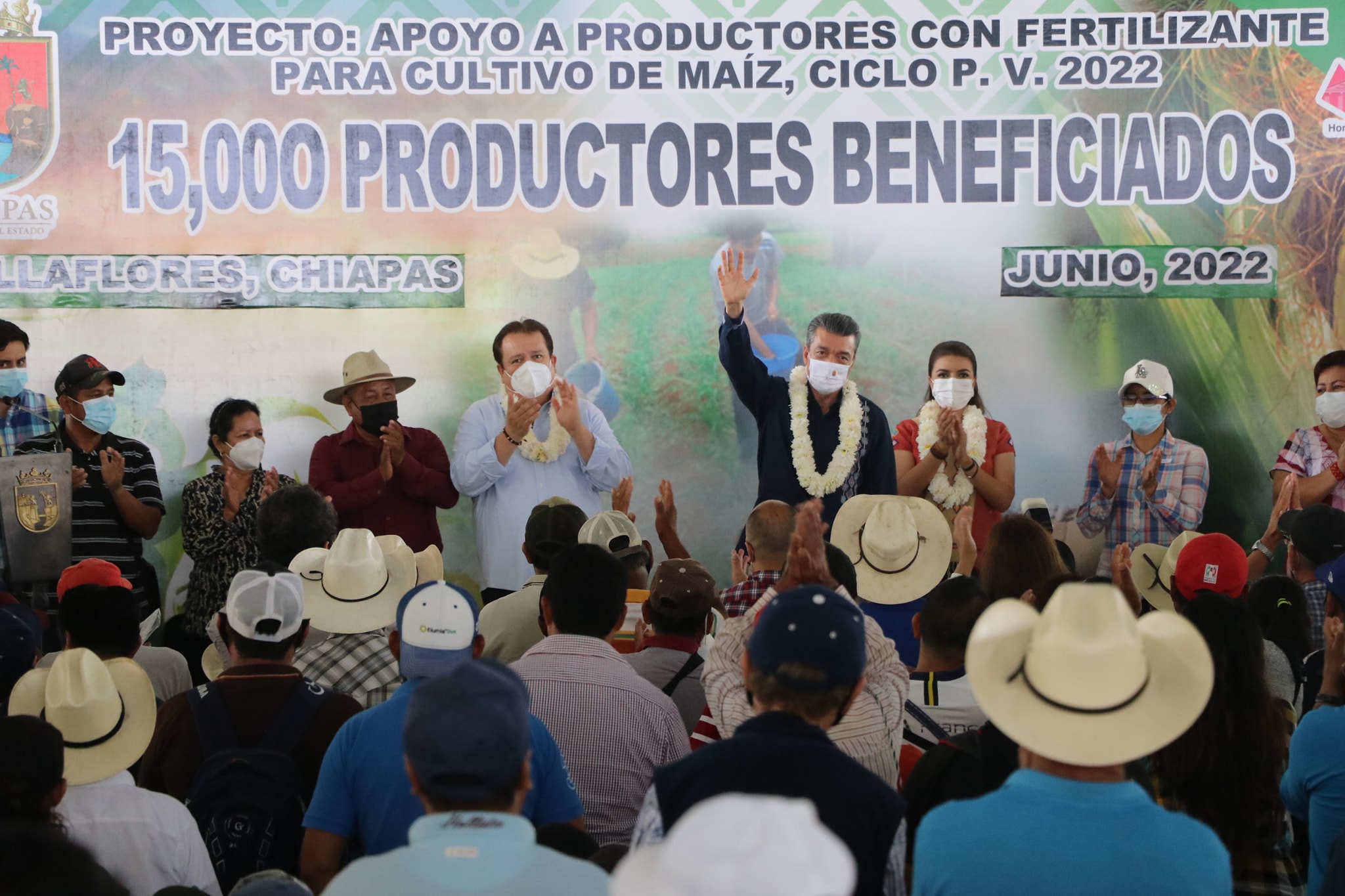 Rutilio Escandón y Mariano Rosales entregaron 15 mil bolsas de fertilizante urea a campesinos