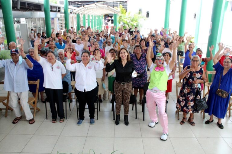 Se realiza la reunión mensual del “Club de los abuelos” en el DIF Villaflores