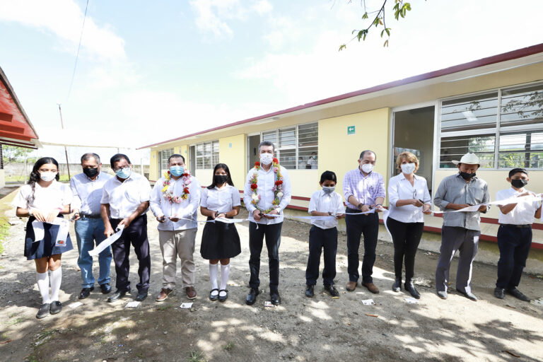 En Cacahoatán, inaugura Rutilio Escandón espacios educativos y vialidades con concreto hidráulico￼