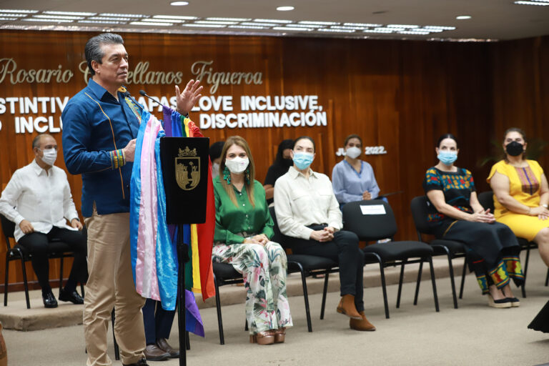 Rutilio Escandón entrega Distintivos Chiapas Love Inclusive, por un turismo incluyente y no discriminación