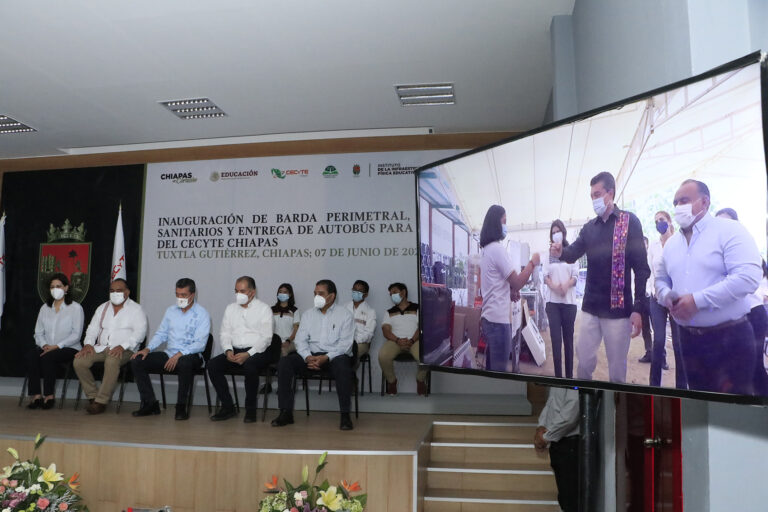 Rutilio Escandón inauguró obras y entregó un autobús en beneficio del Cecyte Chiapas￼