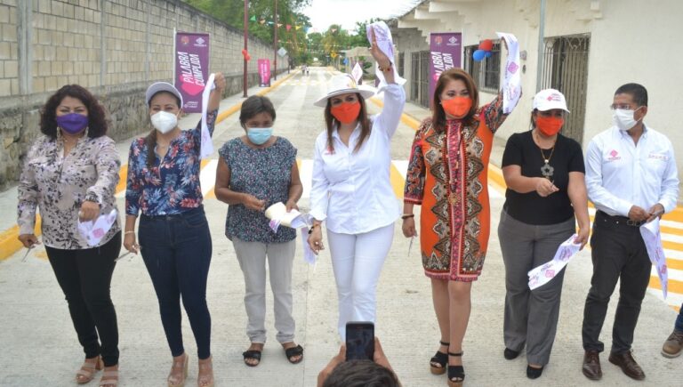 INAUGURA ROSY URBINA OBRA DE PAVIMENTACIÓN MIXTA EN LA COLONIA BUENAVENTURA