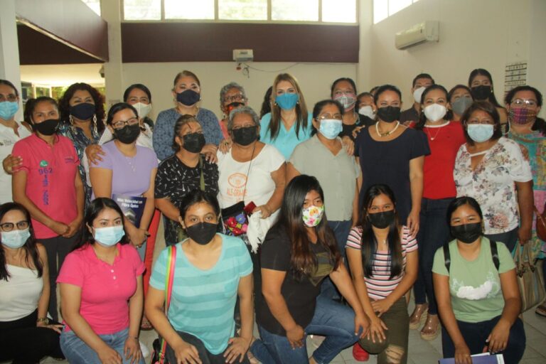 ROSY URBINA CLAUSURÓ TALLER DE EMPRENDIMIENTO PARA MUJERES DE TAPACHULA