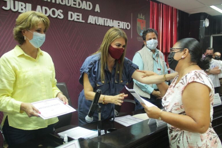 EMPLEADOS JUBILADOS DEL AYUNTAMIENTO DE TAPACHULA. RECIBIERON PRIMA DE ANTIGÜEDAD