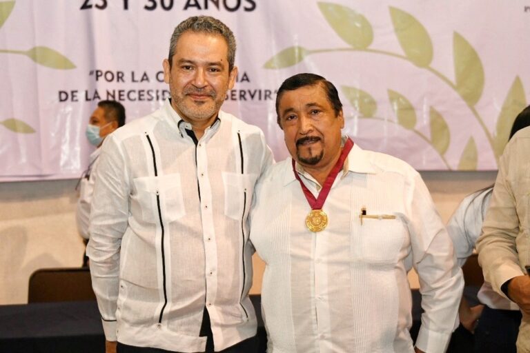 <strong>Distingue a docentes con la Medalla UNACH  al Mérito en el Servicio Universitario</strong>