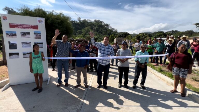 En Villaflores Mariano Rosales inaugura pavimentación de calles en ejido 30 de Noviembre