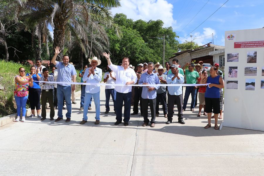 En el ejido Agrónomos Mexicanos alcalde Mariano Rosales Zuarth inaugura calles pavimentadas