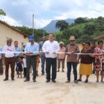 Mariano Rosales en compañía de habitantes y autoridades ejidales inaugura calles en Tenochtitlan