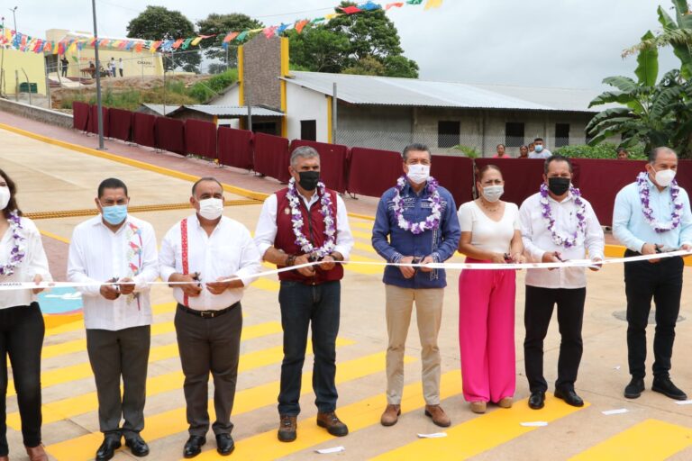 En Ostuacán, Rutilio Escandón inaugura espacios educativos y obras de exterior del Cecyte plantel 45