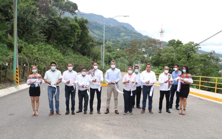 En Yajalón, Rutilio Escandón inaugura puente vehicular y boulevard de acceso principal