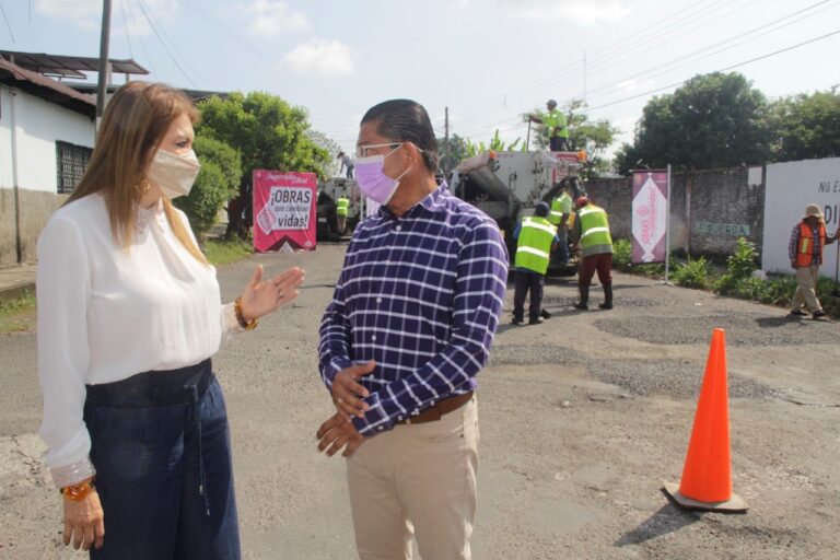 SUPERVISA ROSY URBINA LOS TRABAJOS DE BACHEO EN TAPACHULA