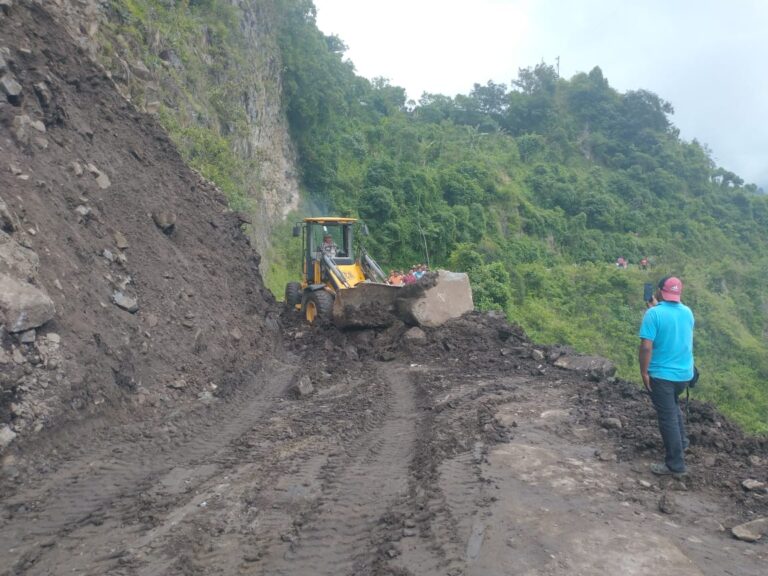 ACTIVAN PROTOCOLOS DE ATENCIÓN INMEDIATA ANTE DERRUMBES EN LA ZONA ALTA DE TAPACHULA