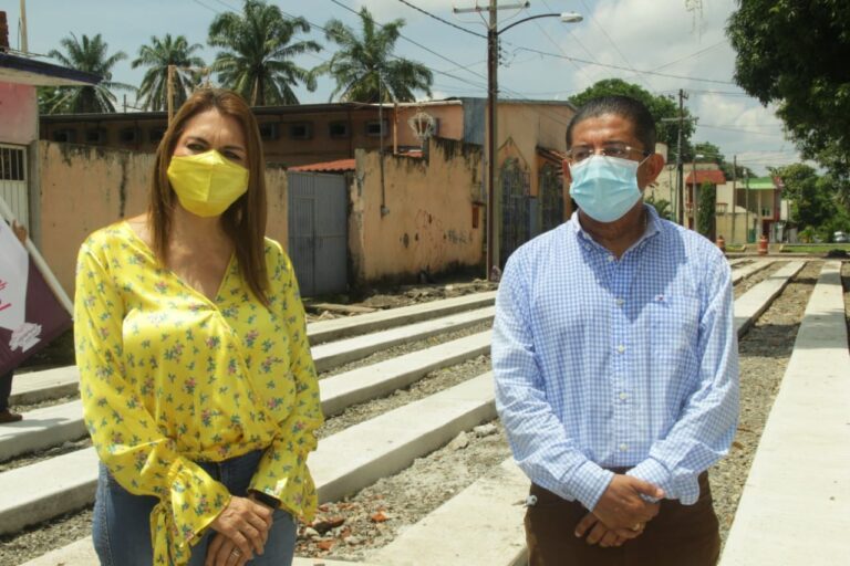 CONSTRUCCIÓN DE CALLES EN TAPACHULA AVANZA PARA BENEFICIO DE LOS CIUDADANOS: ROSY URBINA