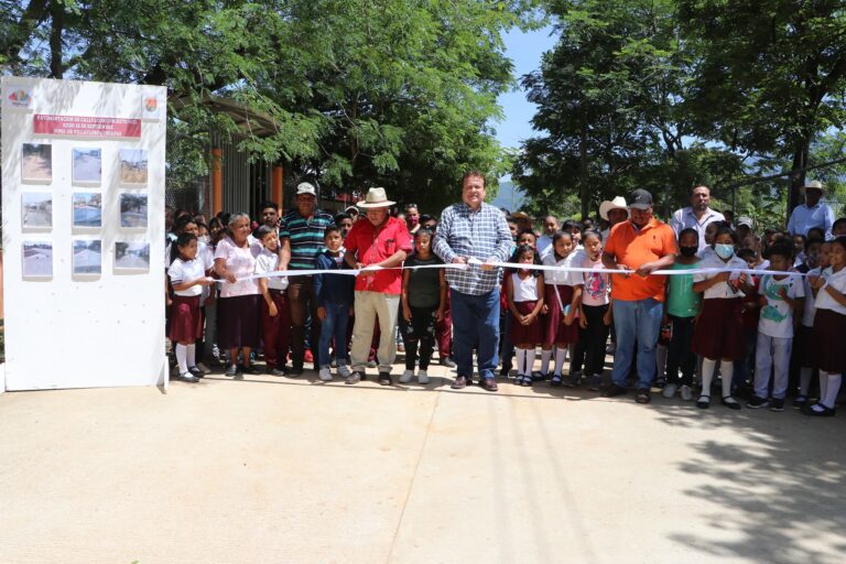 Mariano Rosales Zuarth inaugura calles en ejido 16 de Septiembre