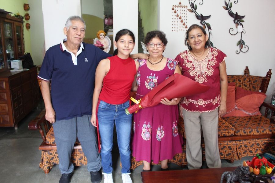 DIF Villaflores entrega regalos a los ganadores del concurso “Mañanitas a mi abuelito (a)”