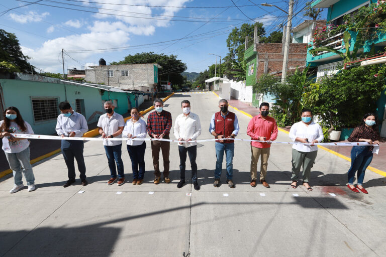 Inaugura Rutilio Escandón pavimentación de la calle Segunda Oriente Sur, en el Barrio San Francisco