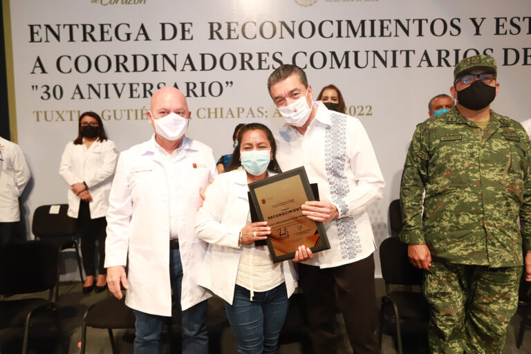 Entrega Rutilio Escandón reconocimientos y estímulos a técnicos en Atención Primaria a la Salud￼