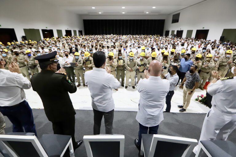 Entrega Rutilio Escandón reconocimientos en el marco del Día del Trabajador de Vectores￼