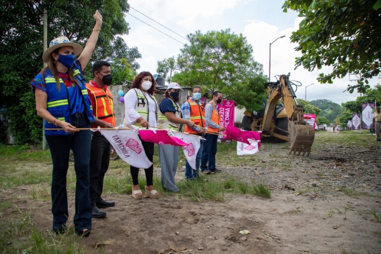 LOS RECURSOS PÚBLICOS SE TRANSFORMAN EN OBRAS DE BENEFICIO SOCIAL PARA LOS TAPACHULTECOS: ROSY URBINA.