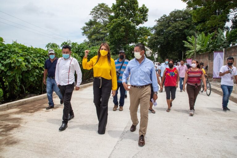 LA OBRA DE LA 11 SUR PROLONGACIÓN TRAERÁ SEGURIDAD Y PROGRESO AL SUR ORIENTE DE TAPACHULA: ROSY URBINA