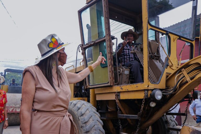 ROSY URBINA SUPERVISA AVANCE DE OBRA EN COLONIA BENITO JUÁREZ