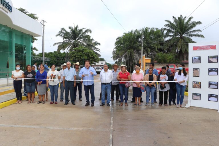 Entrega Mariano Rosales calle pavimentada en Jesús M Garza