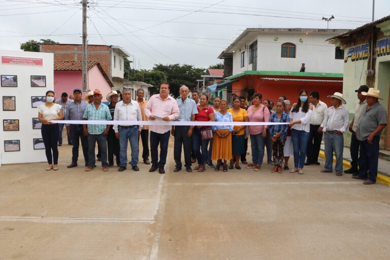 En Jesús M Garza Mariano Rosales entrega calle pavimentada